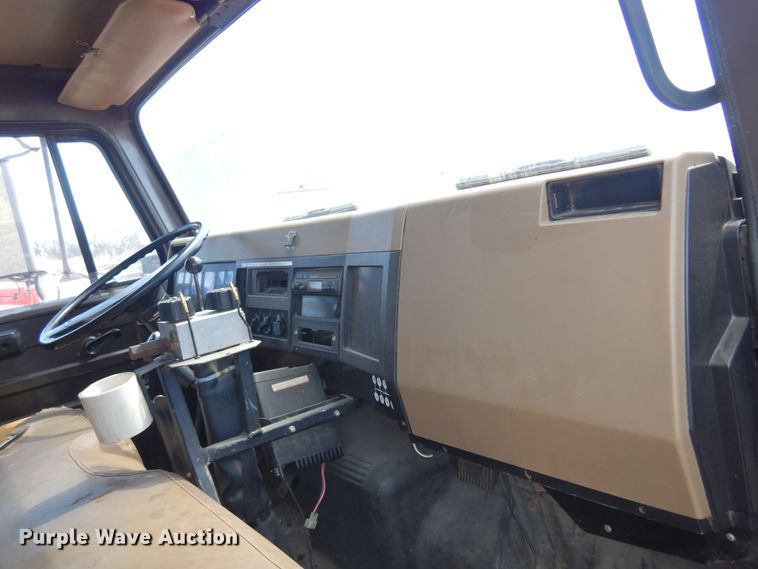 image for item KI9433 1991 International 4700  dump truck