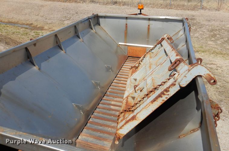 image for item KI9434 1991 International 4900  dump truck