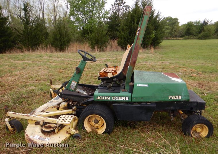 image for item KP9190 John Deere F935  lawn mower