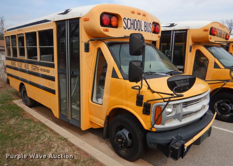 image for item KP9198 2001 Chevrolet Express G3500  school bus