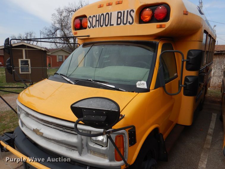 image for item KP9198 2001 Chevrolet Express G3500  school bus