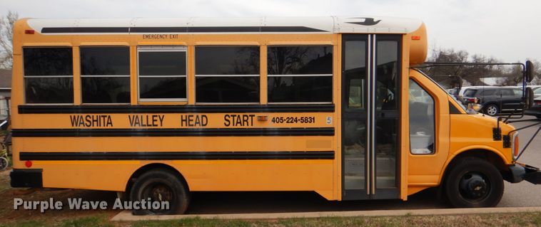 image for item KP9198 2001 Chevrolet Express G3500  school bus