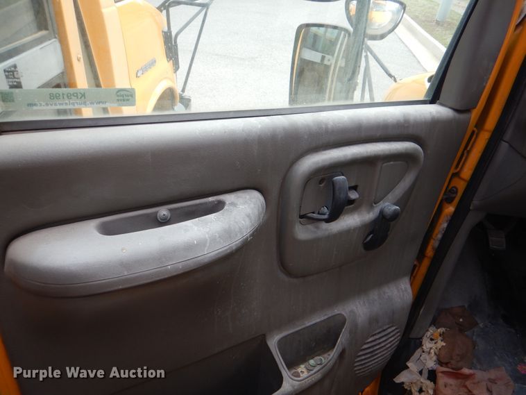 image for item KP9198 2001 Chevrolet Express G3500  school bus