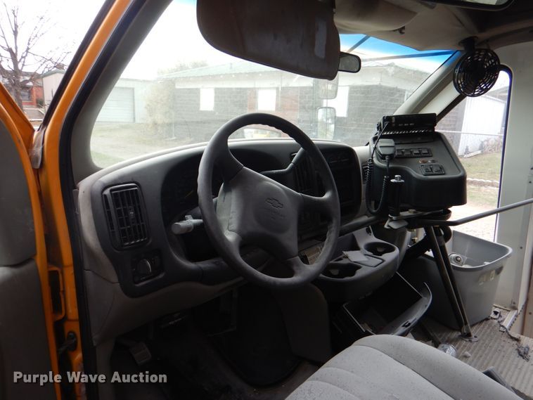 image for item KP9198 2001 Chevrolet Express G3500  school bus