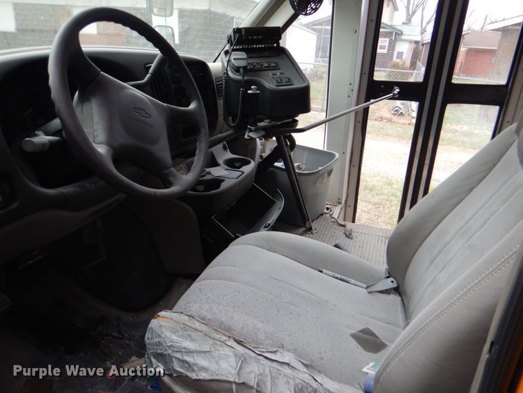 image for item KP9198 2001 Chevrolet Express G3500  school bus