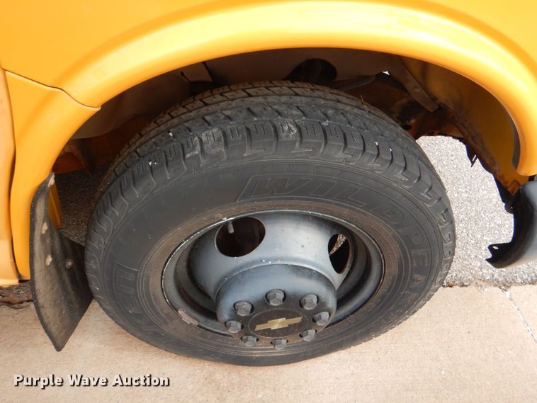 image for item KP9198 2001 Chevrolet Express G3500  school bus