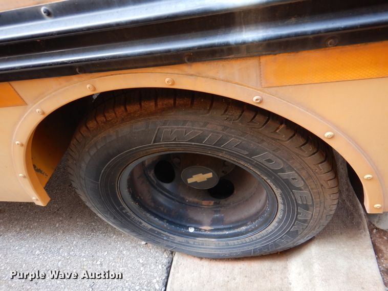 image for item KP9198 2001 Chevrolet Express G3500  school bus