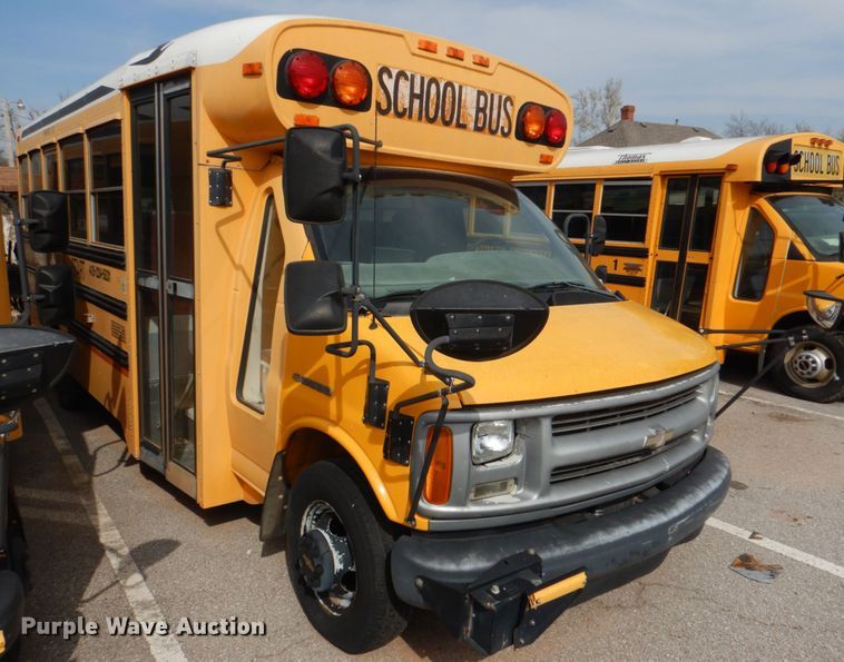 image for item KP9199 2002 Chevrolet Express G3500  school bus