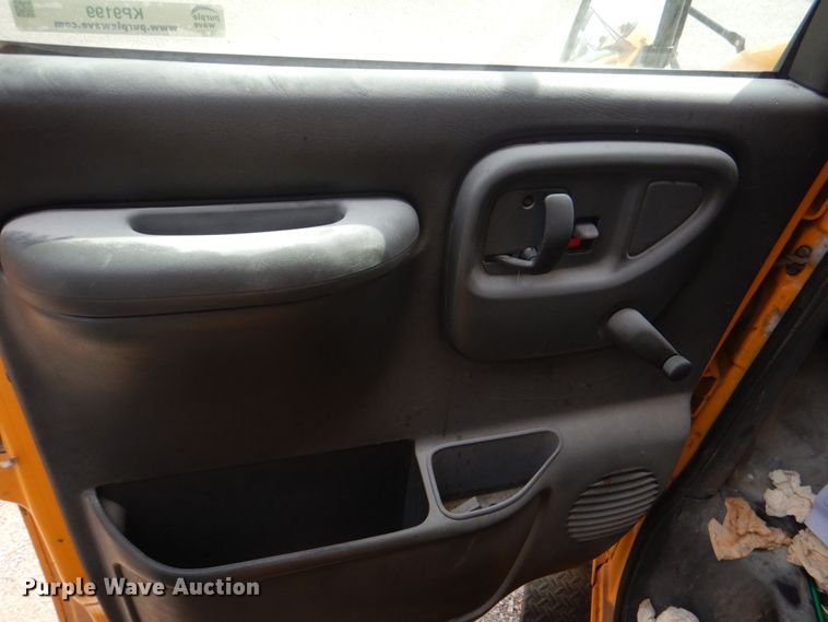 image for item KP9199 2002 Chevrolet Express G3500  school bus