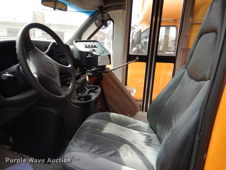 image for item KP9199 2002 Chevrolet Express G3500  school bus