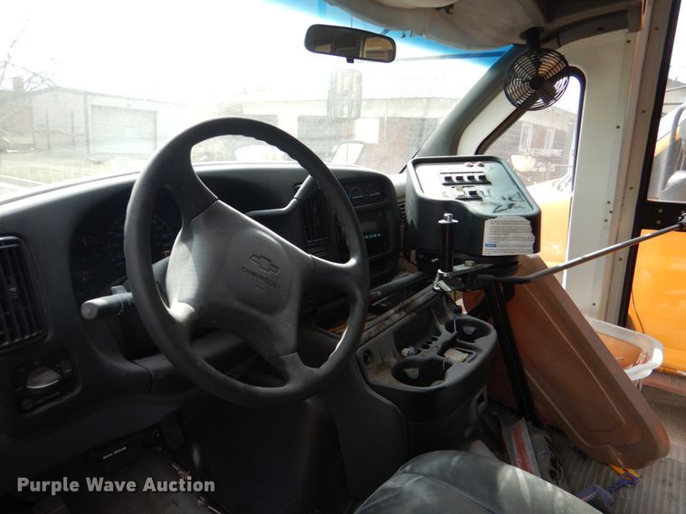 image for item KP9199 2002 Chevrolet Express G3500  school bus