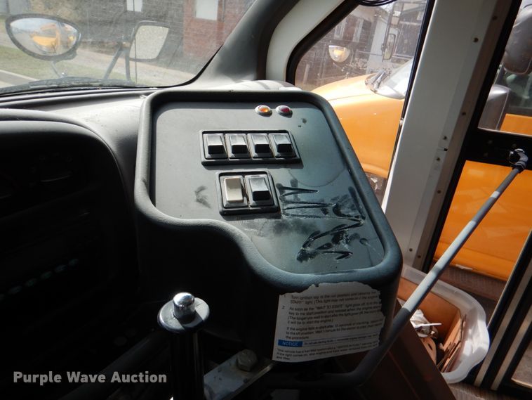 image for item KP9199 2002 Chevrolet Express G3500  school bus