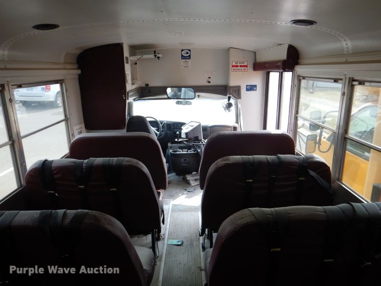 image for item KP9199 2002 Chevrolet Express G3500  school bus