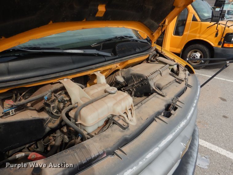 image for item KP9199 2002 Chevrolet Express G3500  school bus