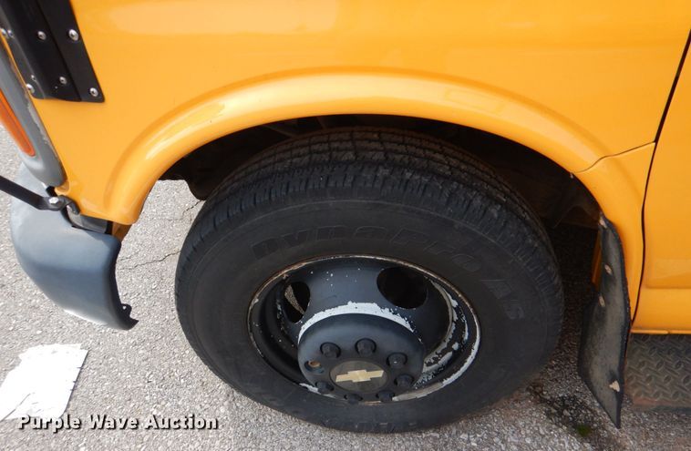 image for item KP9199 2002 Chevrolet Express G3500  school bus