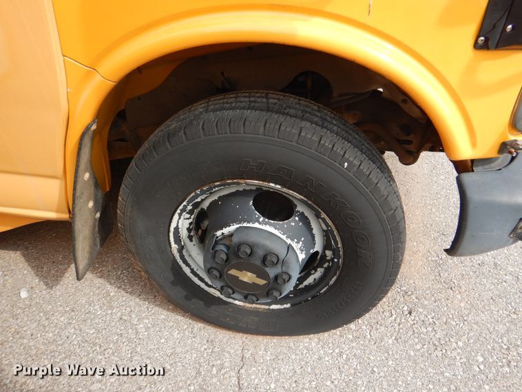 image for item KP9199 2002 Chevrolet Express G3500  school bus