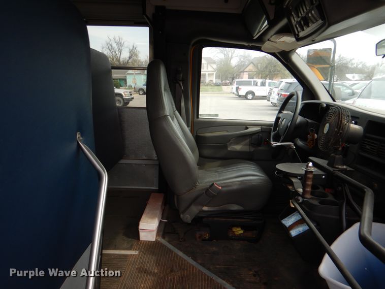 image for item KP9200 2009 GMC Savana G3500  school bus