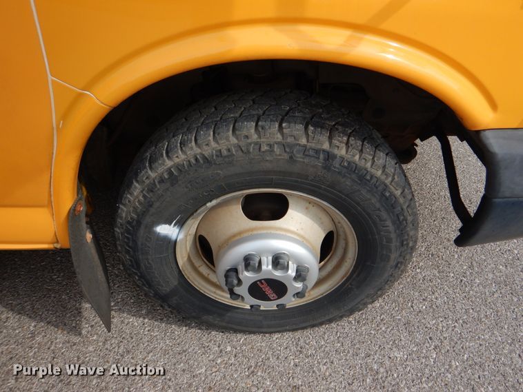 image for item KP9200 2009 GMC Savana G3500  school bus