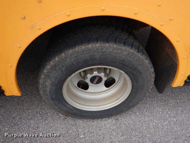 image for item KP9200 2009 GMC Savana G3500  school bus