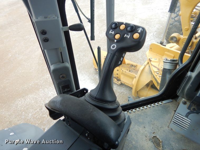 image for item KT9101 2011 Caterpillar 140M2 VHP  motor grader