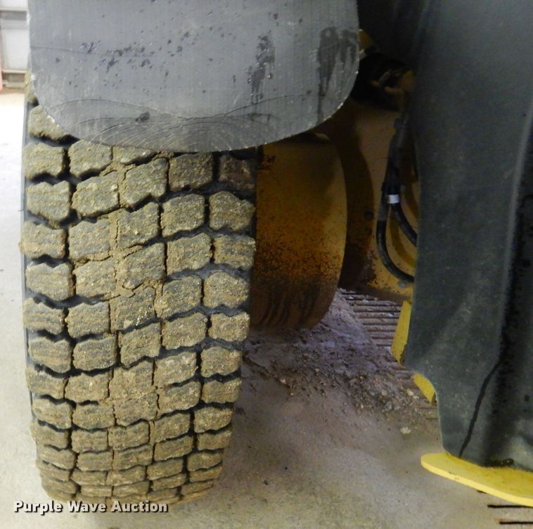 image for item KT9101 2011 Caterpillar 140M2 VHP  motor grader