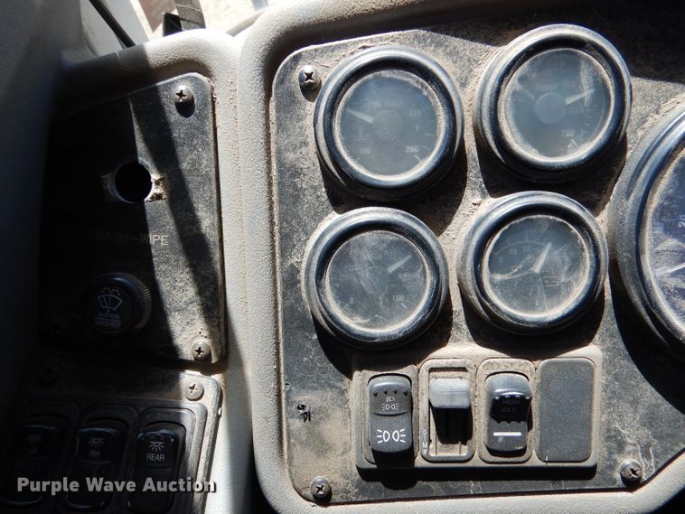 image for item LJ9887 2006 Blue Bird All American FE  school bus