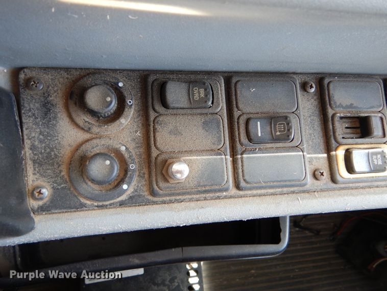 image for item LJ9887 2006 Blue Bird All American FE  school bus