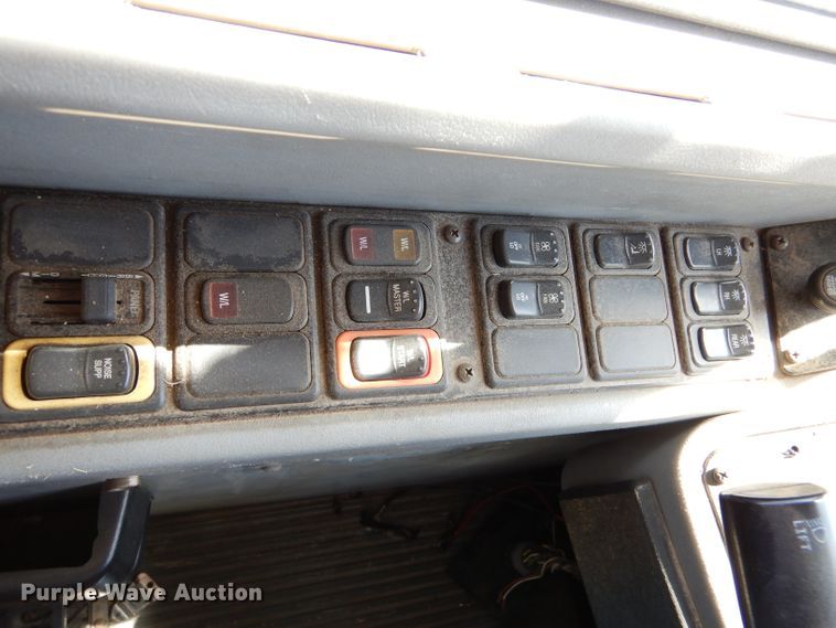 image for item LJ9887 2006 Blue Bird All American FE  school bus