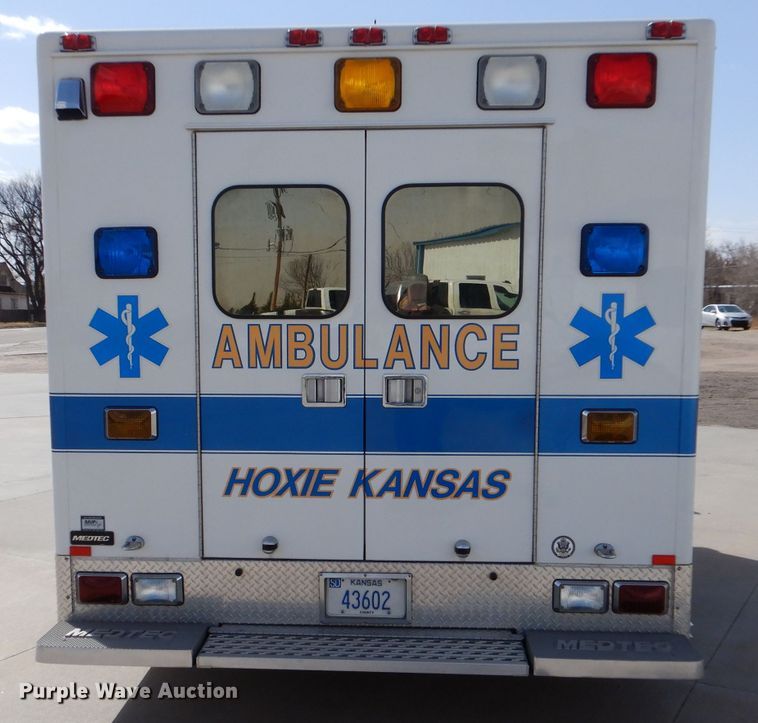 image for item LJ9928 2004 Ford E450  ambulance