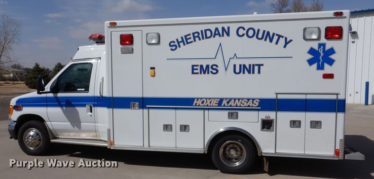image for item LJ9928 2004 Ford E450  ambulance
