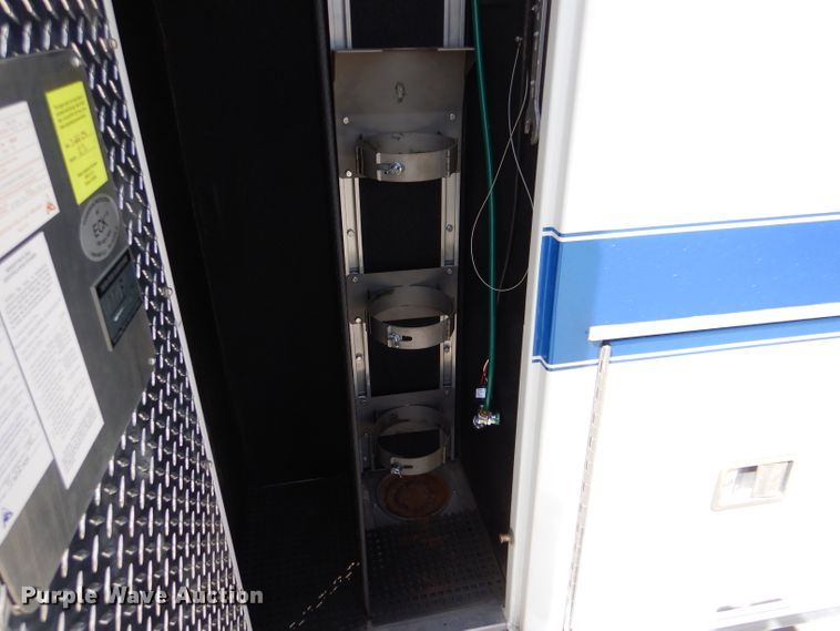 image for item LJ9928 2004 Ford E450  ambulance