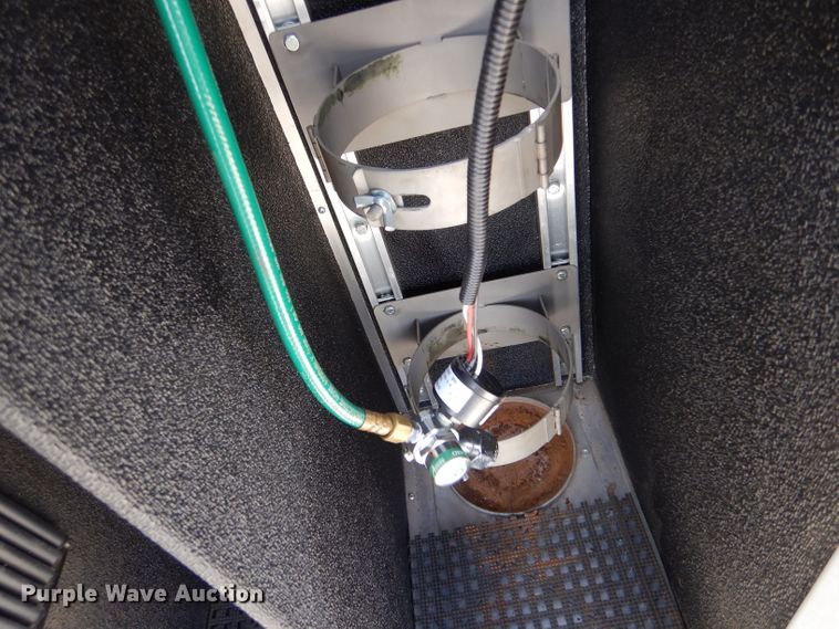 image for item LJ9928 2004 Ford E450  ambulance