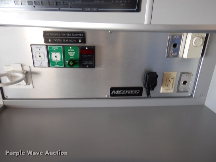 image for item LJ9928 2004 Ford E450  ambulance