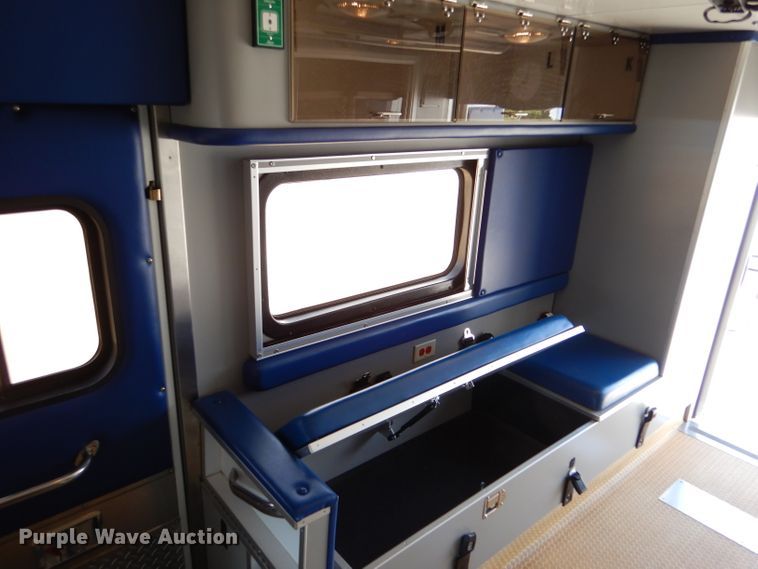 image for item LJ9928 2004 Ford E450  ambulance