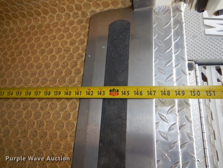 image for item LJ9928 2004 Ford E450  ambulance