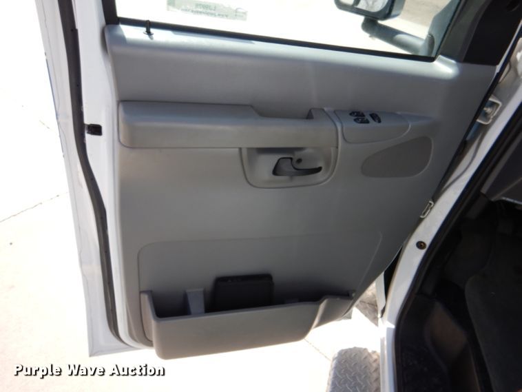 image for item LJ9928 2004 Ford E450  ambulance