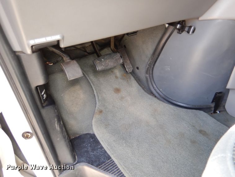 image for item LJ9928 2004 Ford E450  ambulance