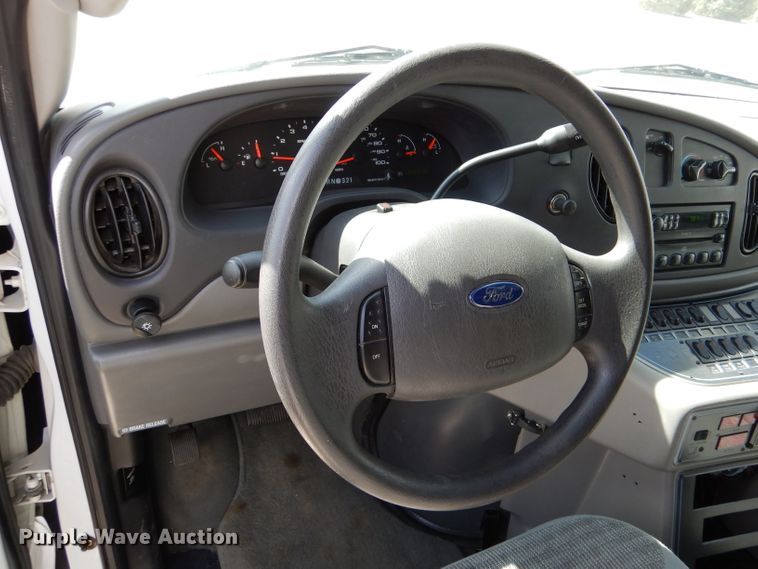 image for item LJ9928 2004 Ford E450  ambulance