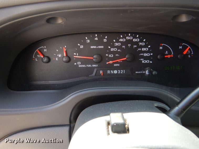 image for item LJ9928 2004 Ford E450  ambulance