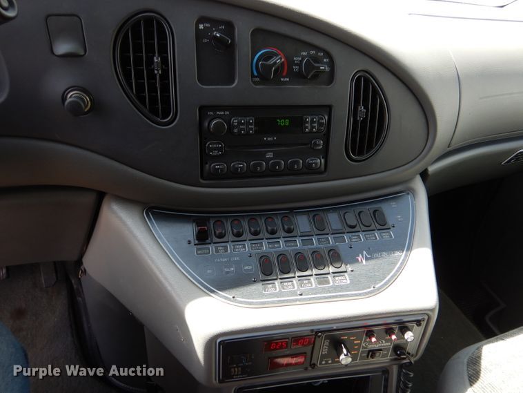 image for item LJ9928 2004 Ford E450  ambulance