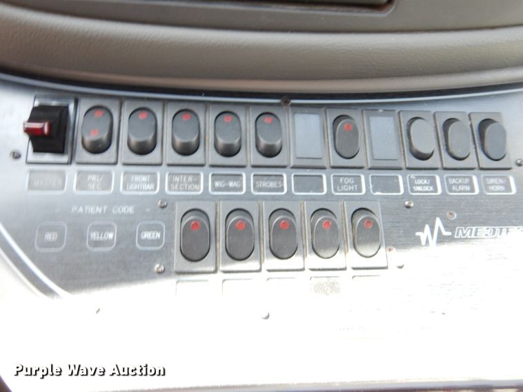 image for item LJ9928 2004 Ford E450  ambulance