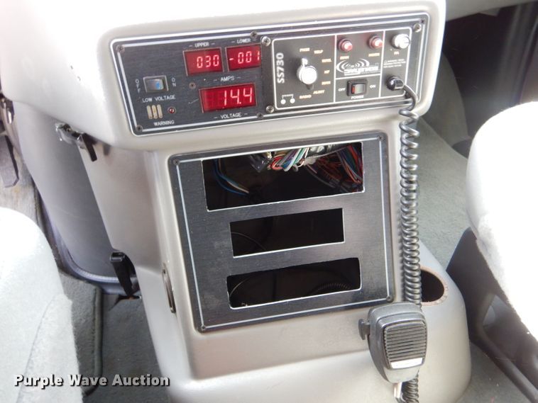 image for item LJ9928 2004 Ford E450  ambulance