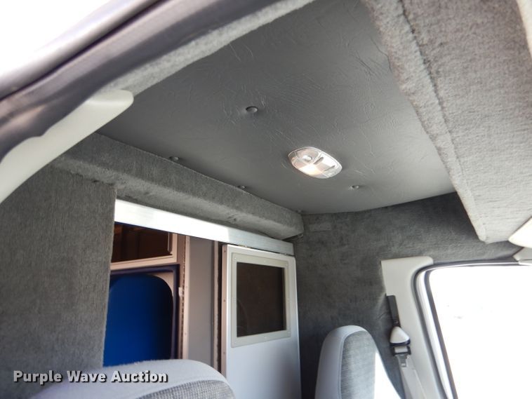 image for item LJ9928 2004 Ford E450  ambulance