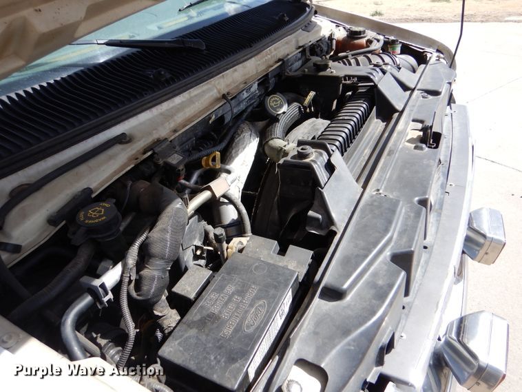 image for item LJ9928 2004 Ford E450  ambulance