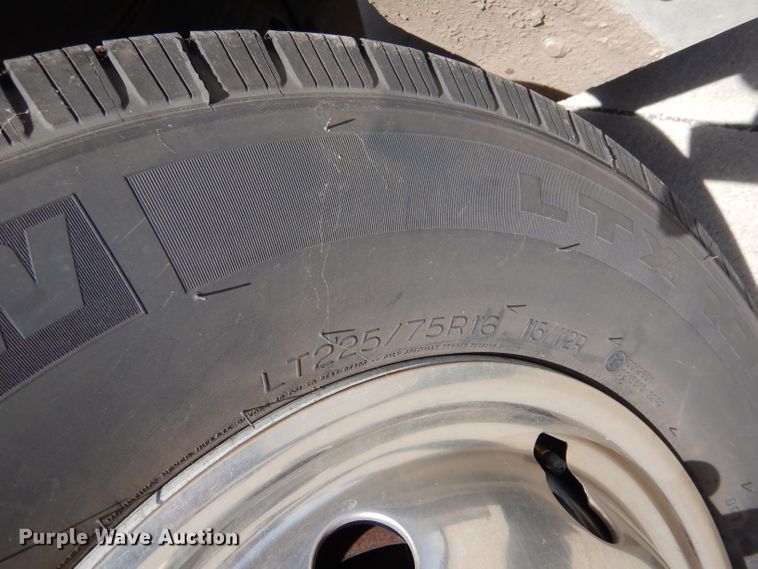 image for item LJ9928 2004 Ford E450  ambulance