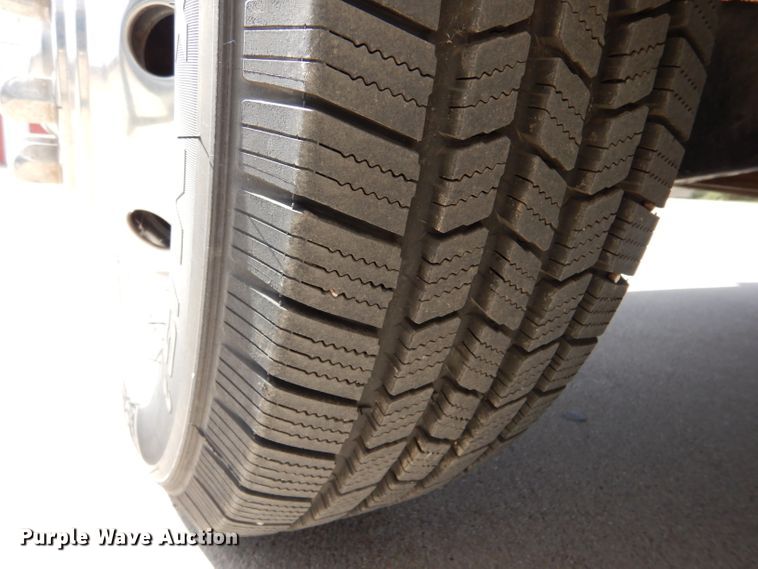 image for item LJ9928 2004 Ford E450  ambulance