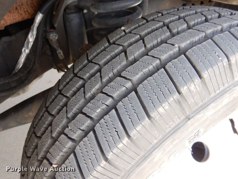 image for item LJ9928 2004 Ford E450  ambulance