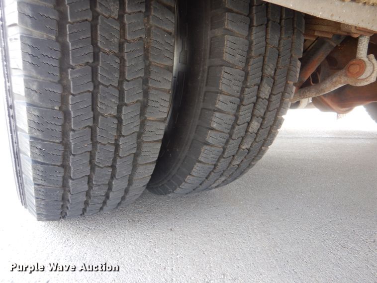 image for item LJ9928 2004 Ford E450  ambulance