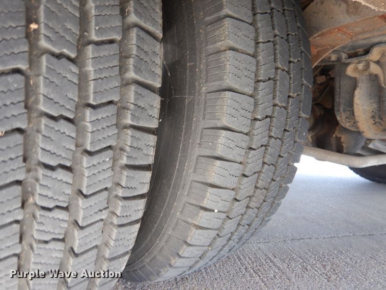 image for item LJ9928 2004 Ford E450  ambulance