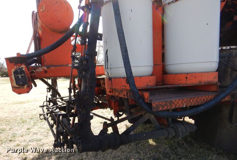 image for item LJ9947 1985 GMC Sierra 7000  oil distributor truck